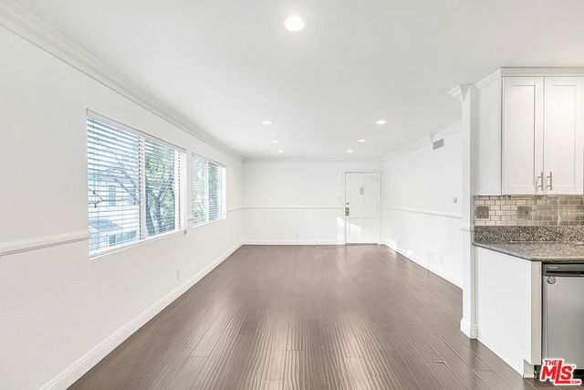 18619 COLLINS Street F19, Tarzana, CA 91356