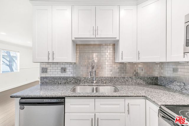 18619 COLLINS Street F19, Tarzana, CA 91356