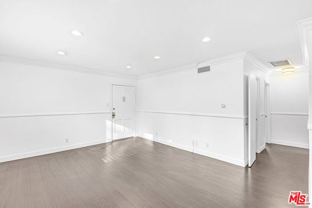 18619 COLLINS Street F19, Tarzana, CA 91356
