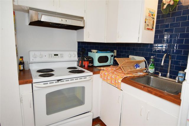 2800 DARTMOUTH AVENUE N, St Petersburg, FL 33713