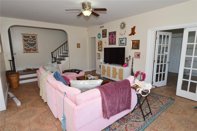 2800 DARTMOUTH AVENUE N, St Petersburg, FL 33713