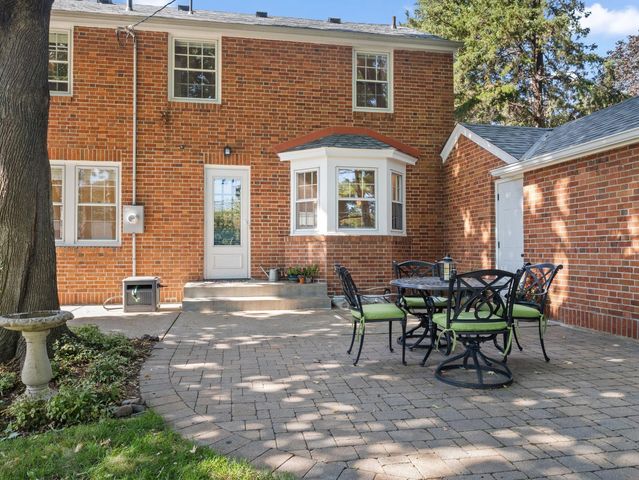 1776 Asbury Street, Falcon Heights, MN 55113