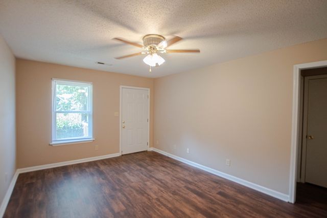 701 Peachers Dr Apt B, Clarksville, TN 37042