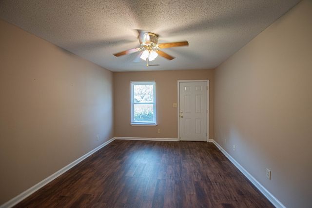 701 Peachers Dr Apt B, Clarksville, TN 37042