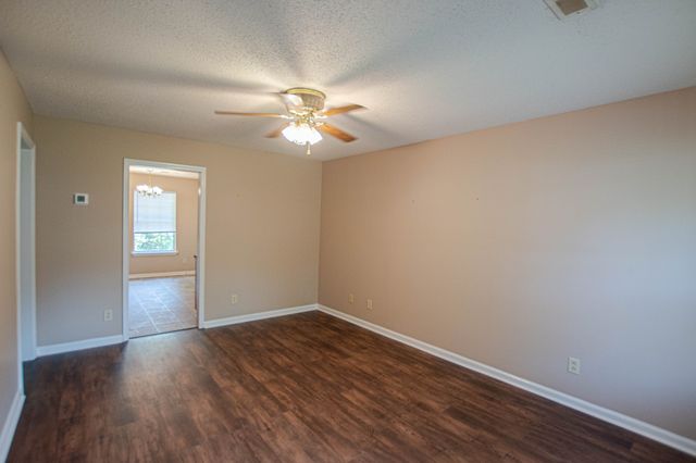 701 Peachers Dr Apt B, Clarksville, TN 37042