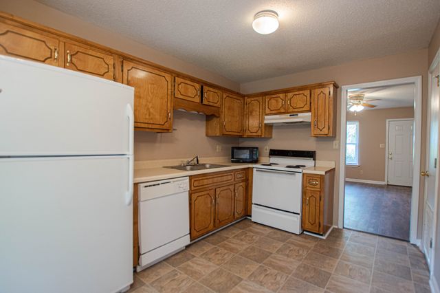 701 Peachers Dr Apt B, Clarksville, TN 37042