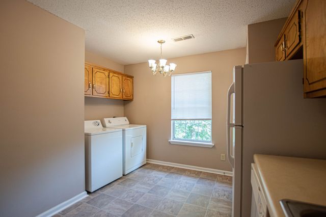 701 Peachers Dr Apt B, Clarksville, TN 37042