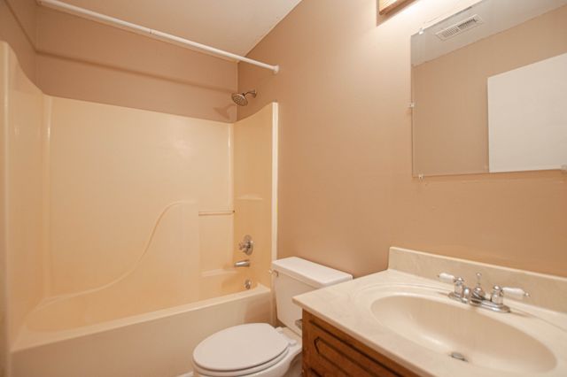701 Peachers Dr Apt B, Clarksville, TN 37042