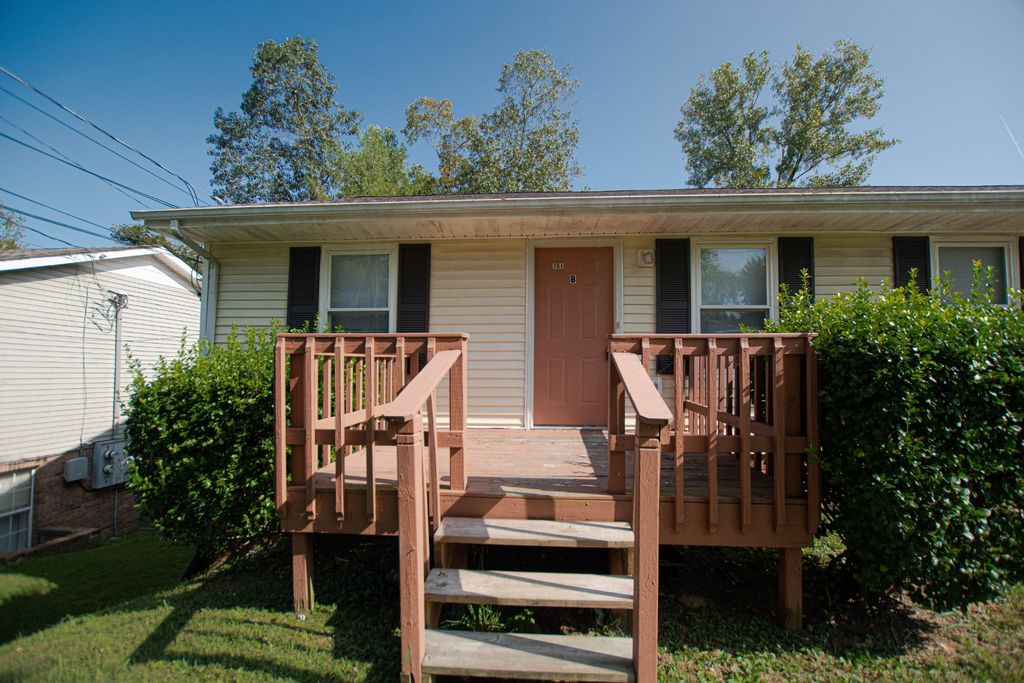 701 Peachers Dr Apt B, Clarksville, TN 37042