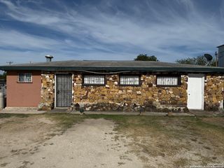1130 Hampton, San Antonio, TX 78210