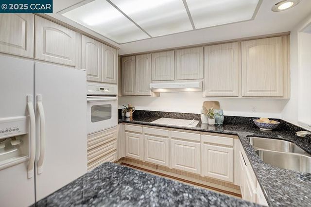 1429 Skycrest Dr 5, Walnut Creek, CA 94595