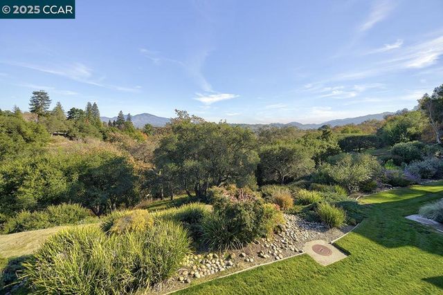 1429 Skycrest Dr 5, Walnut Creek, CA 94595