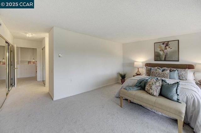 1429 Skycrest Dr 5, Walnut Creek, CA 94595