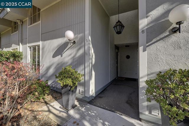 1429 Skycrest Dr 5, Walnut Creek, CA 94595