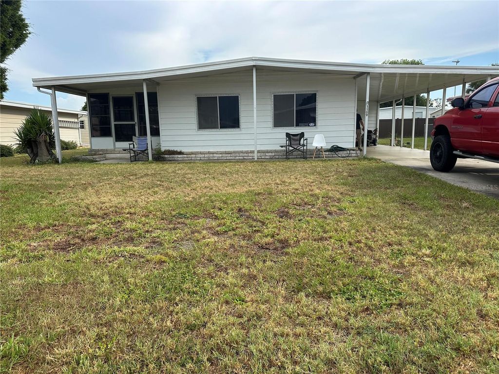 1109 NASSAU CIRCLE, Tavares, FL 32778