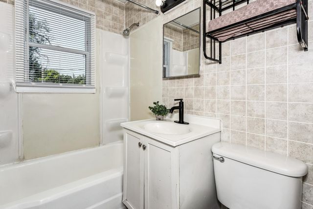 5901 E Bayley St, Wichita, KS 67218