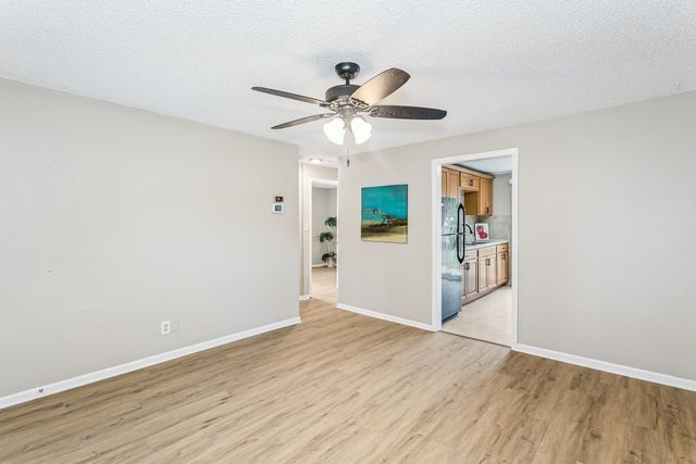 5901 E Bayley St, Wichita, KS 67218