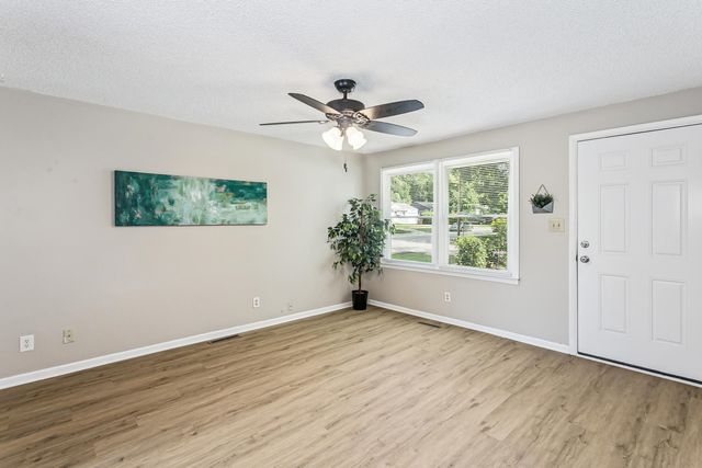 5901 E Bayley St, Wichita, KS 67218