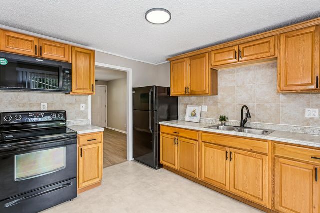 5901 E Bayley St, Wichita, KS 67218