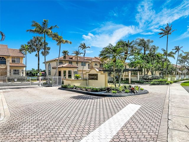 781 NE 195th St, Miami, FL 33179
