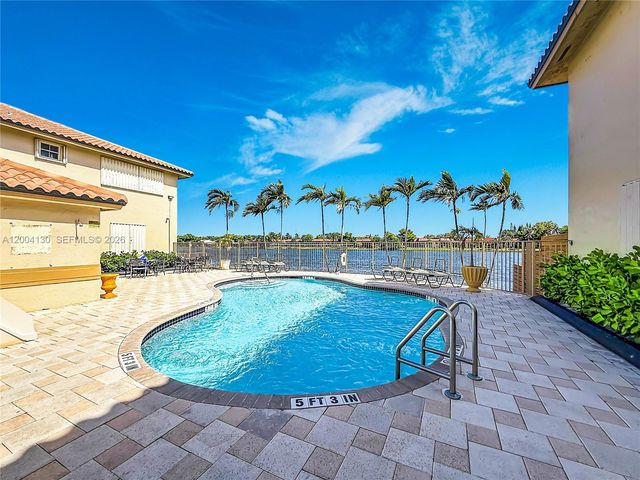 781 NE 195th St, Miami, FL 33179