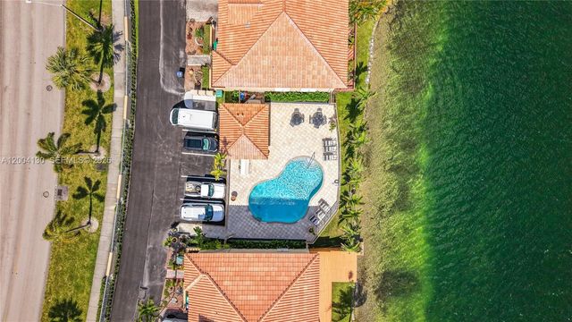 781 NE 195th St, Miami, FL 33179