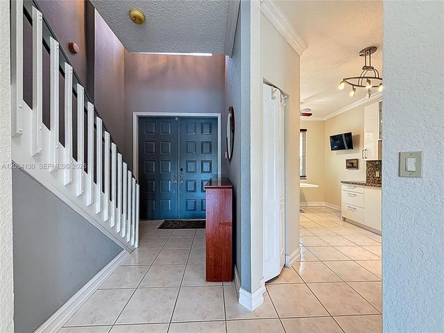781 NE 195th St, Miami, FL 33179