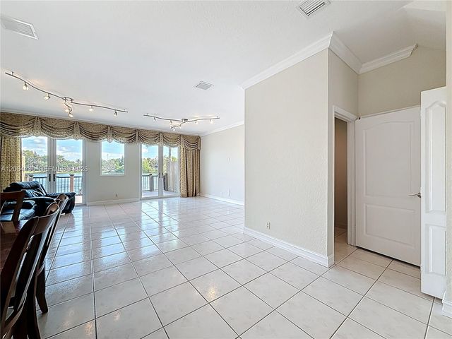 781 NE 195th St, Miami, FL 33179