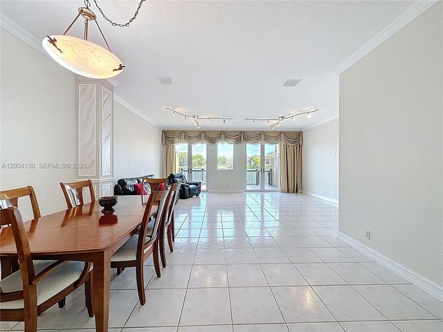781 NE 195th St, Miami, FL 33179