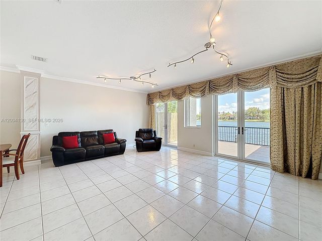 781 NE 195th St, Miami, FL 33179