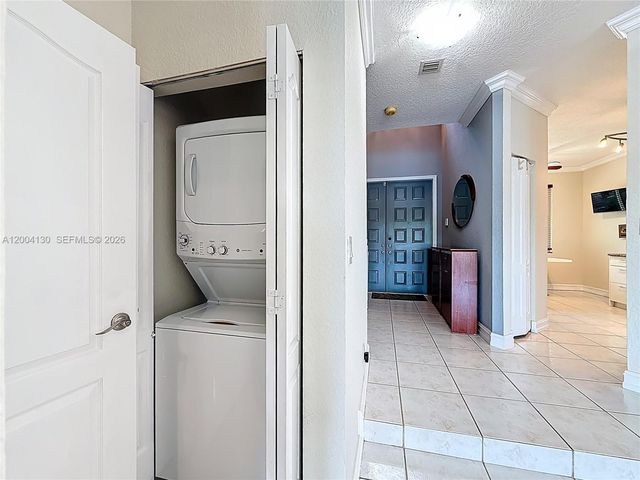 781 NE 195th St, Miami, FL 33179