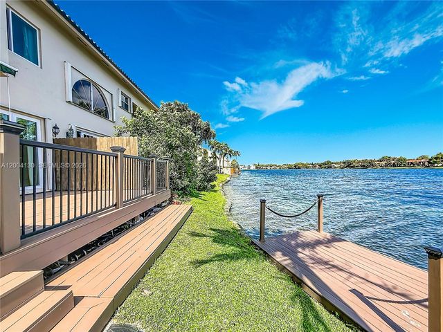 781 NE 195th St, Miami, FL 33179