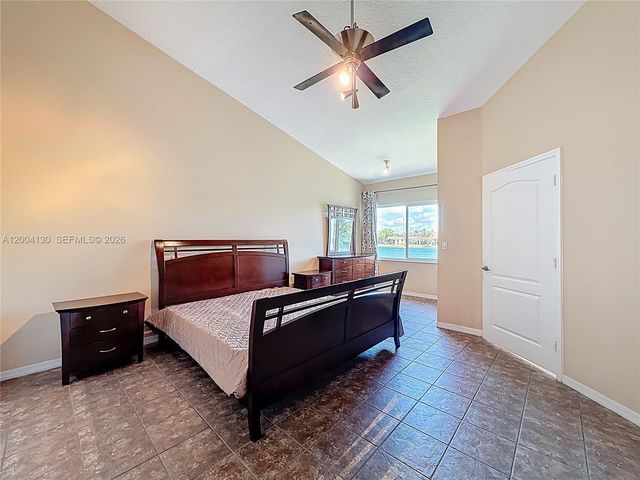 781 NE 195th St, Miami, FL 33179
