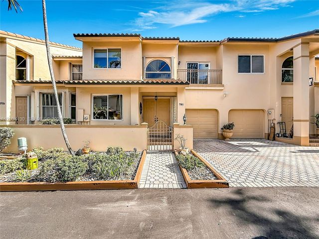 781 NE 195th St, Miami, FL 33179