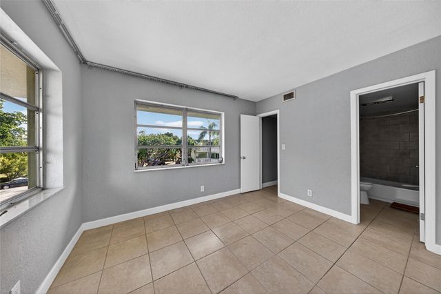 1900 NE 8th Court 308, Fort Lauderdale, FL 33304