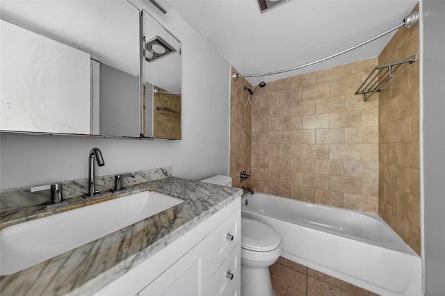 1900 NE 8th Court 308, Fort Lauderdale, FL 33304