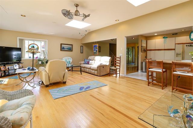 199 Hanson Lane, New Rochelle, NY 10804
