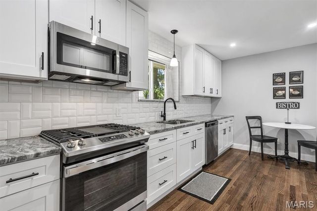 1225 Cheshire Lane, Webster Groves, MO 63119