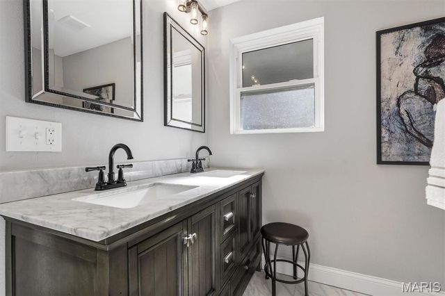 1225 Cheshire Lane, Webster Groves, MO 63119