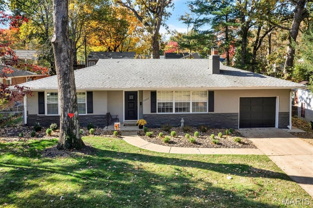 1225 Cheshire Lane, Webster Groves, MO 63119