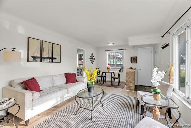 17150 Wakenden, Redford, MI 48240