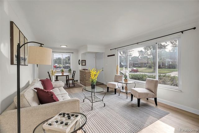 17150 Wakenden, Redford, MI 48240