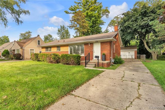 17150 Wakenden, Redford, MI 48240