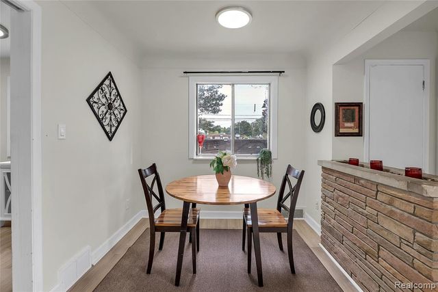 17150 Wakenden, Redford, MI 48240