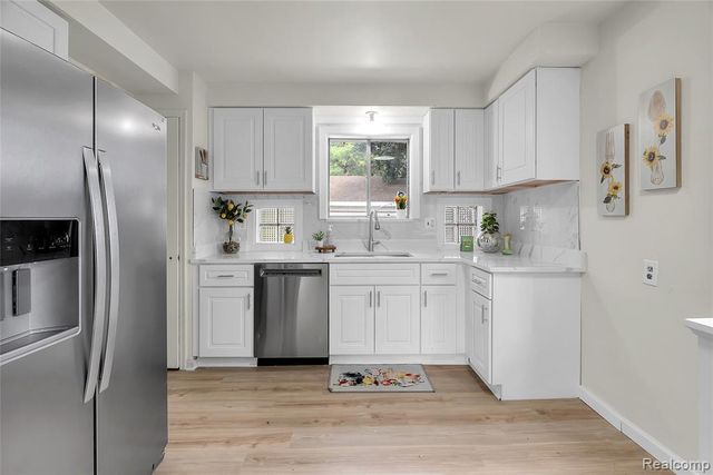 17150 Wakenden, Redford, MI 48240