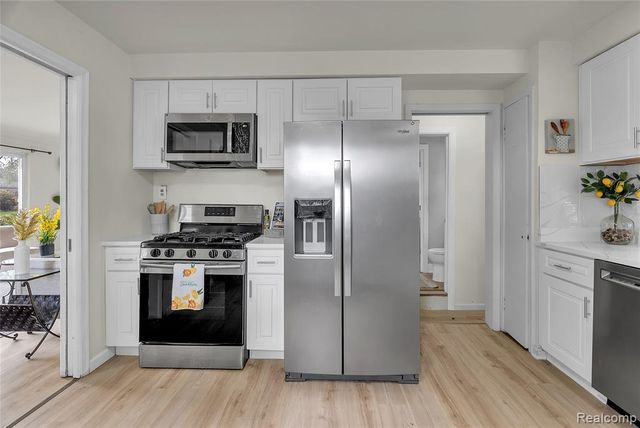 17150 Wakenden, Redford, MI 48240