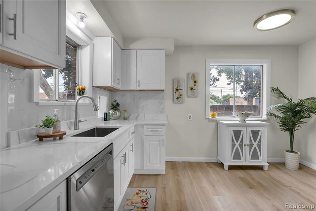 17150 Wakenden, Redford, MI 48240