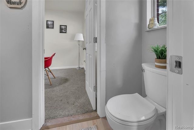 17150 Wakenden, Redford, MI 48240