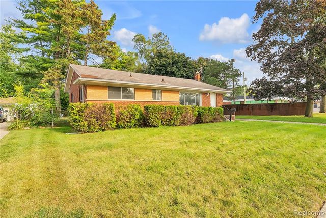 17150 Wakenden, Redford, MI 48240