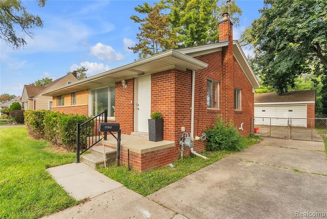 17150 Wakenden, Redford, MI 48240